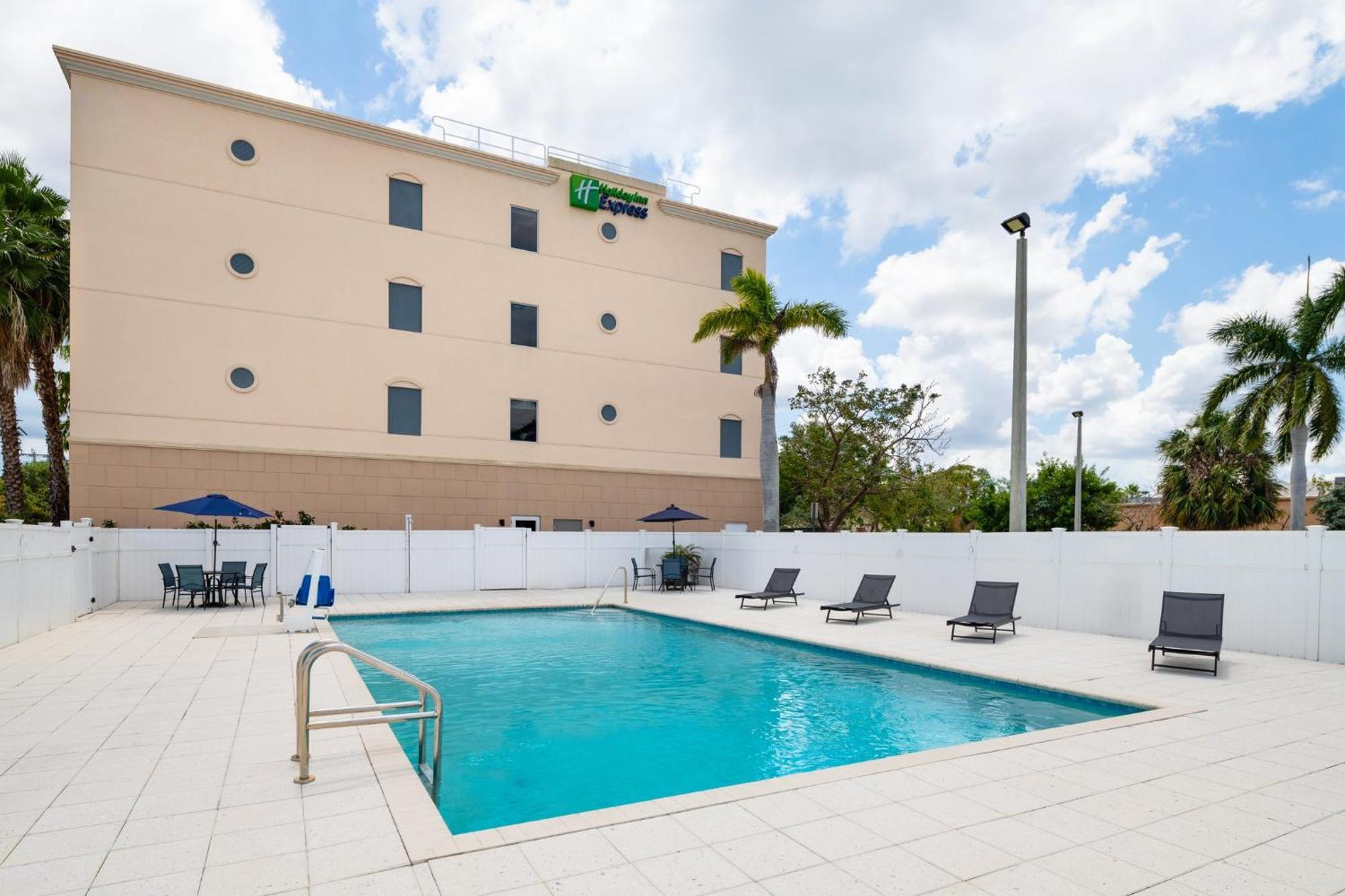 Holiday Inn Express & Suites Boynton Beach West By Ihg Εξωτερικό φωτογραφία